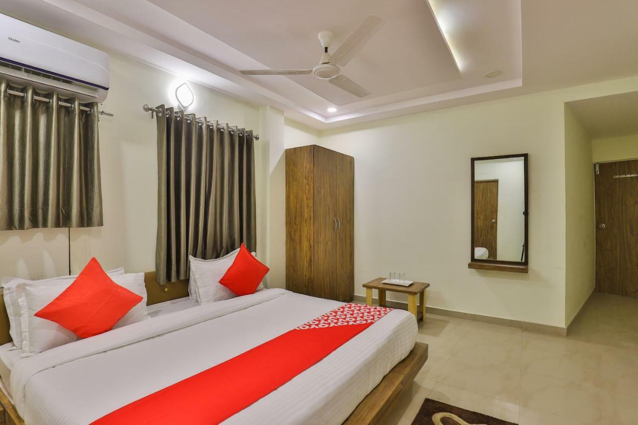 Oyo 26999 Hotel Sg Ahmedabad Exterior photo